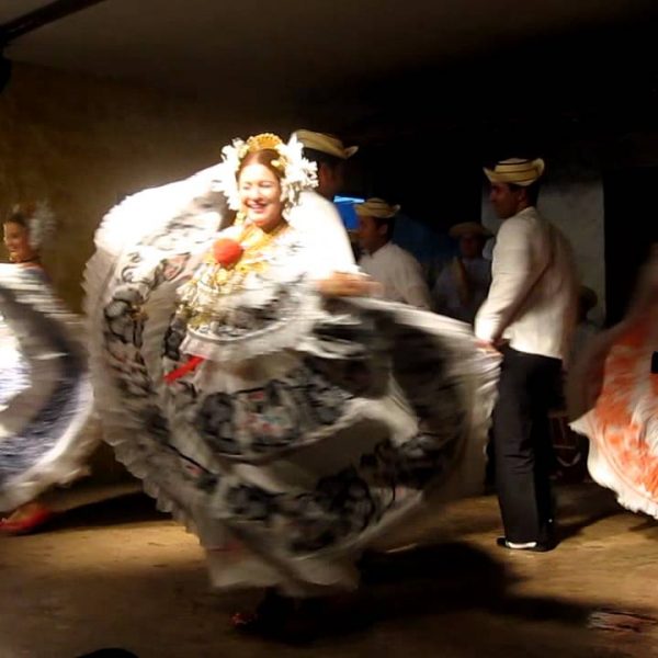 FOLKLORIC DINNER AT LAS TINAJAS PanaJam Tours